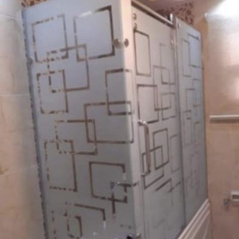 كابينة استحمام بصنفرة مربعات